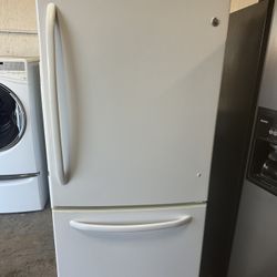 30 inch GE Bottom freezer with icemaker can deliver Retail price around $1000
