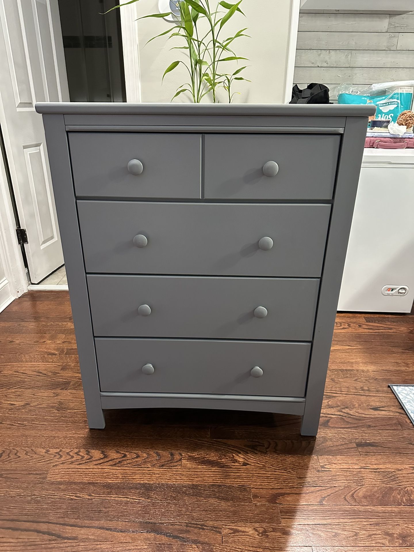 Stork Craft USA Graco Benton 4-Drawer Wood Chest in Pebble Gray Finish