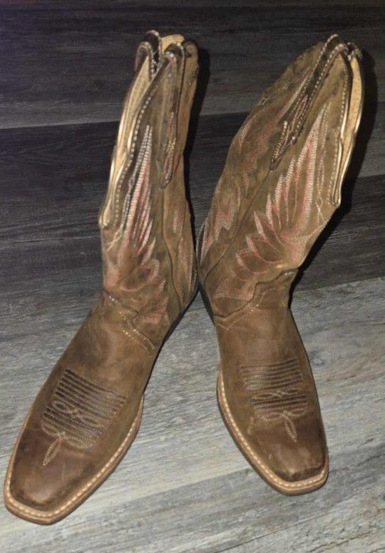 Women's 6.5 Ariat Boots