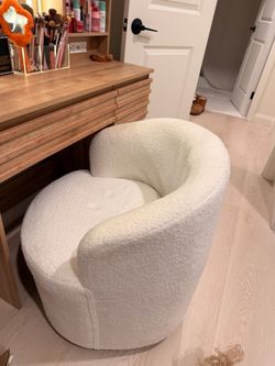 Vanity chair