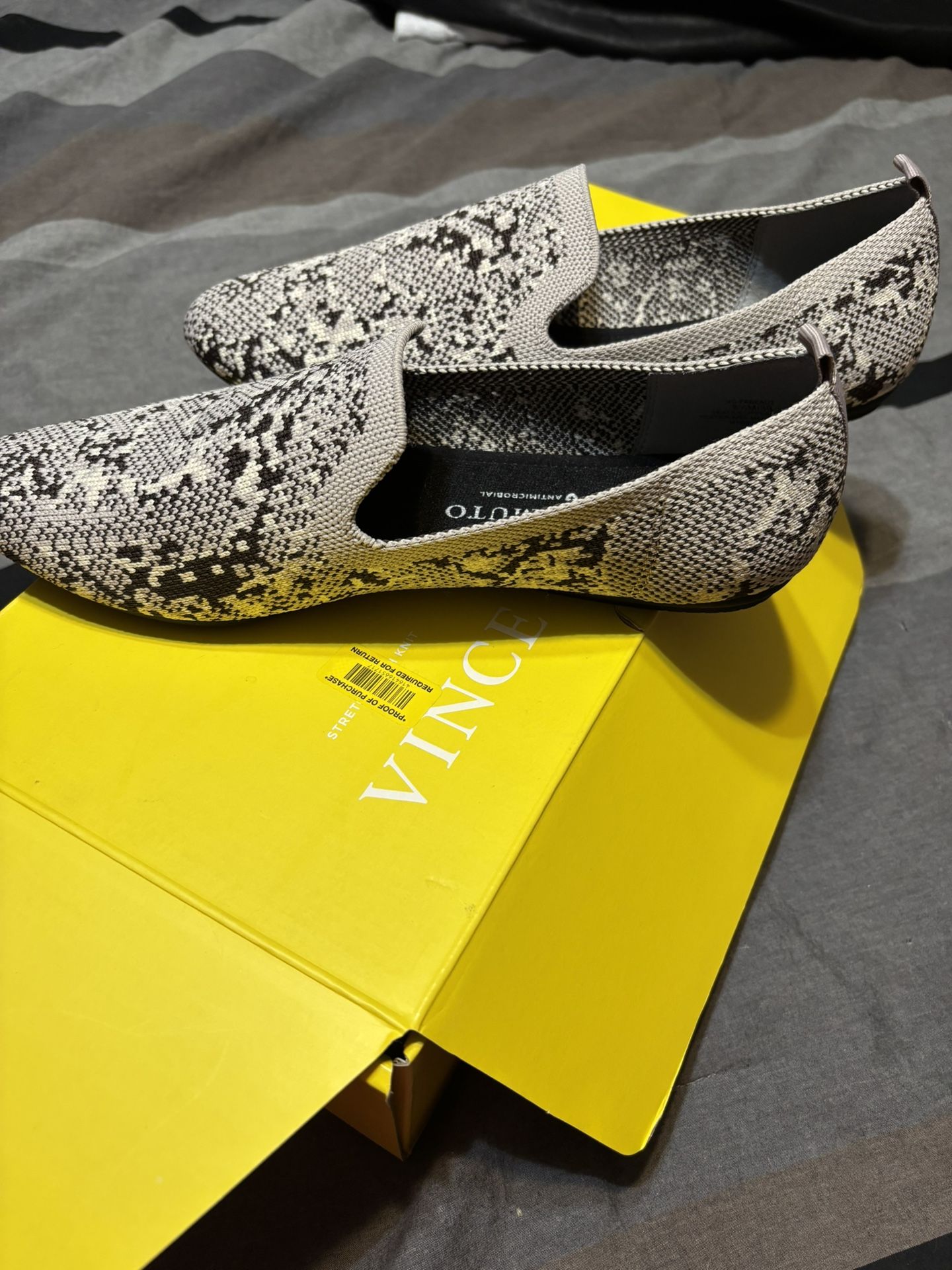 New Womens Size 8.5 Vince Camuto Flats