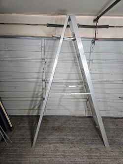 8 - Foot Keller Aluminum Ladder, Good Conditions 👍, Load Capacity: 225 lbs