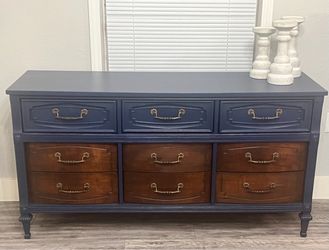 Vintage 9 drawer dresser