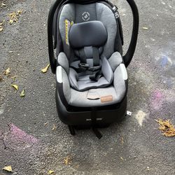 Maxi Cosi Infant Car Seat And Base