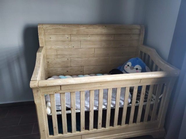 Cosi Bella Delfino Collection Crib in Farmhouse Pine for Sale in Chula Vista CA OfferUp