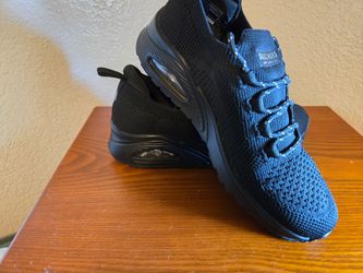 SKECHERS
