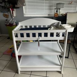 Changing table with basket organizers