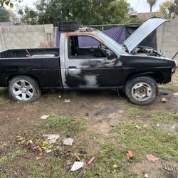 Tengo Una Nissan Hardbody Automatic 87 La Estoy Vendiendo Por Partes