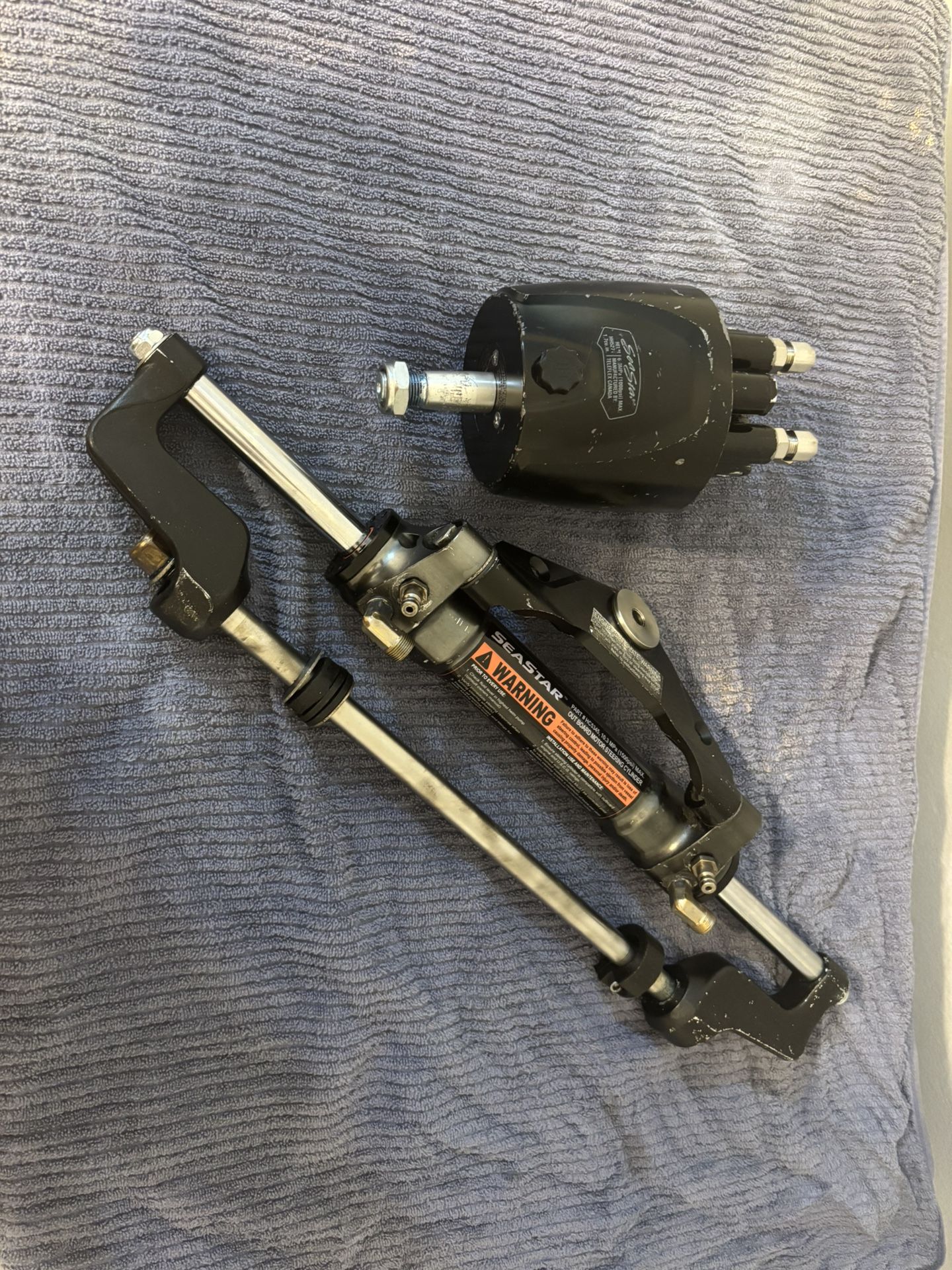 Seastar hydraulic boat steering