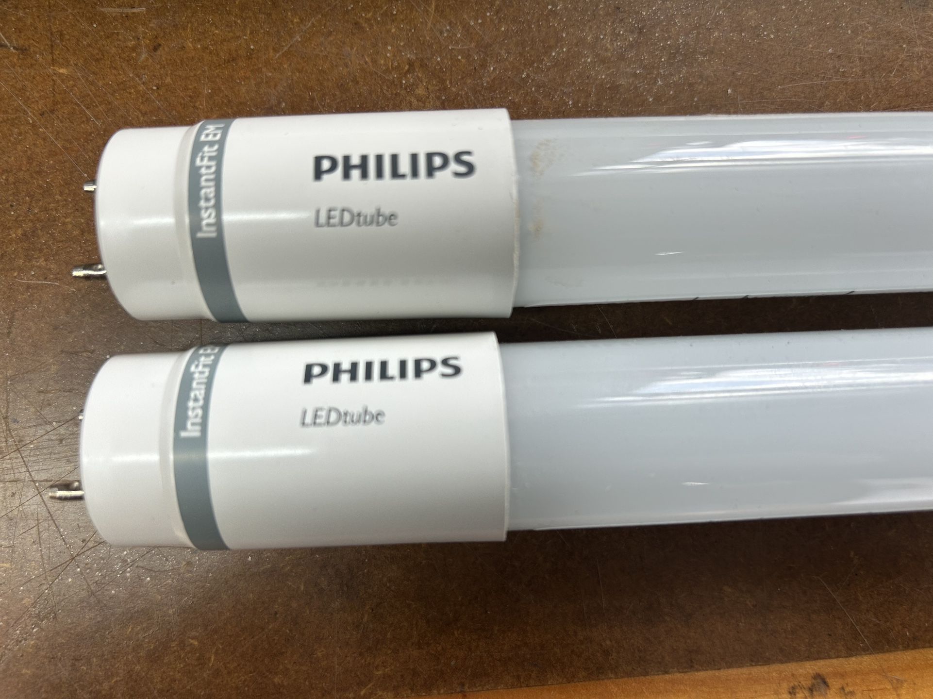 Philips 32W T8/40W T12 Equivalent 4 ft. Type A Linear Universal Fit Daylight LED Tube Light Bulb