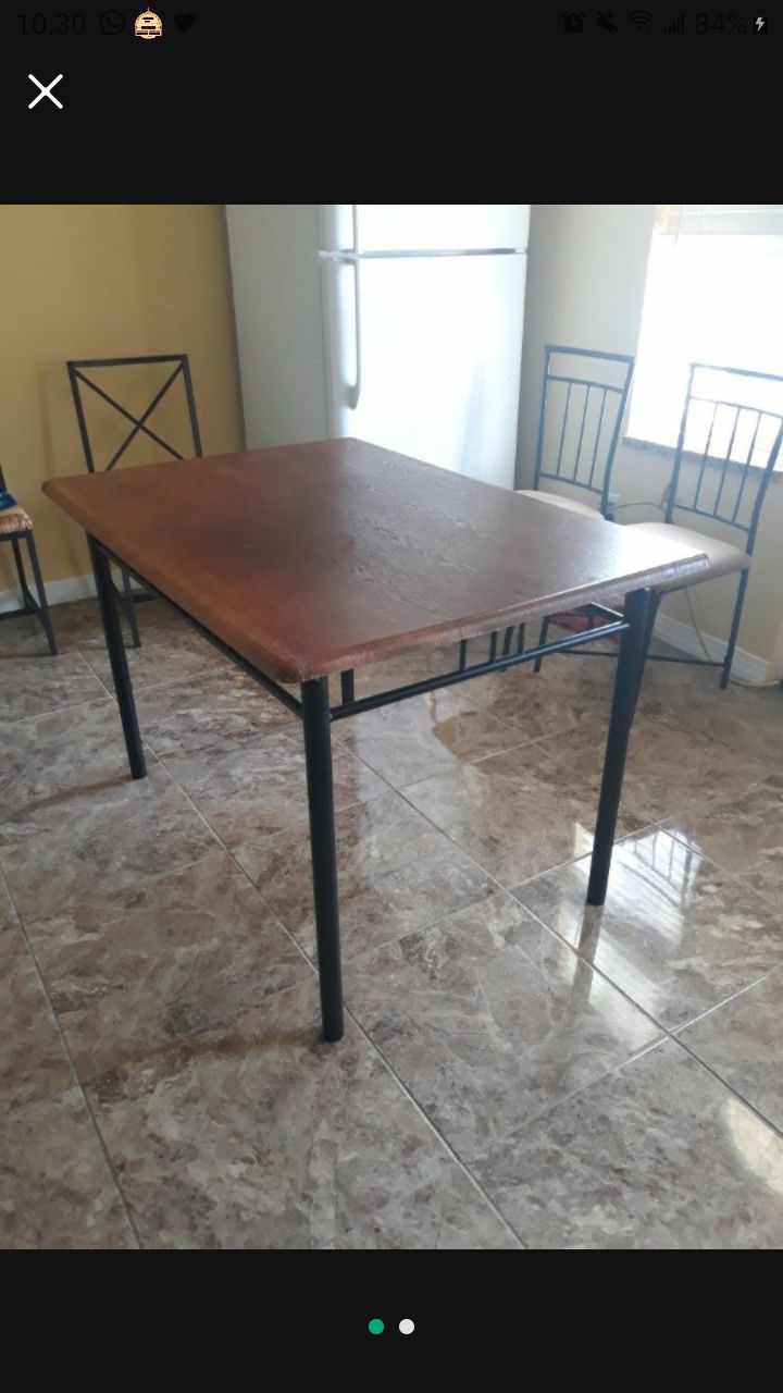 A Wooden Table With 4 Chairs In Perfect Condition 