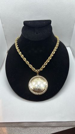 10k Gold Necklace w/ Pendant