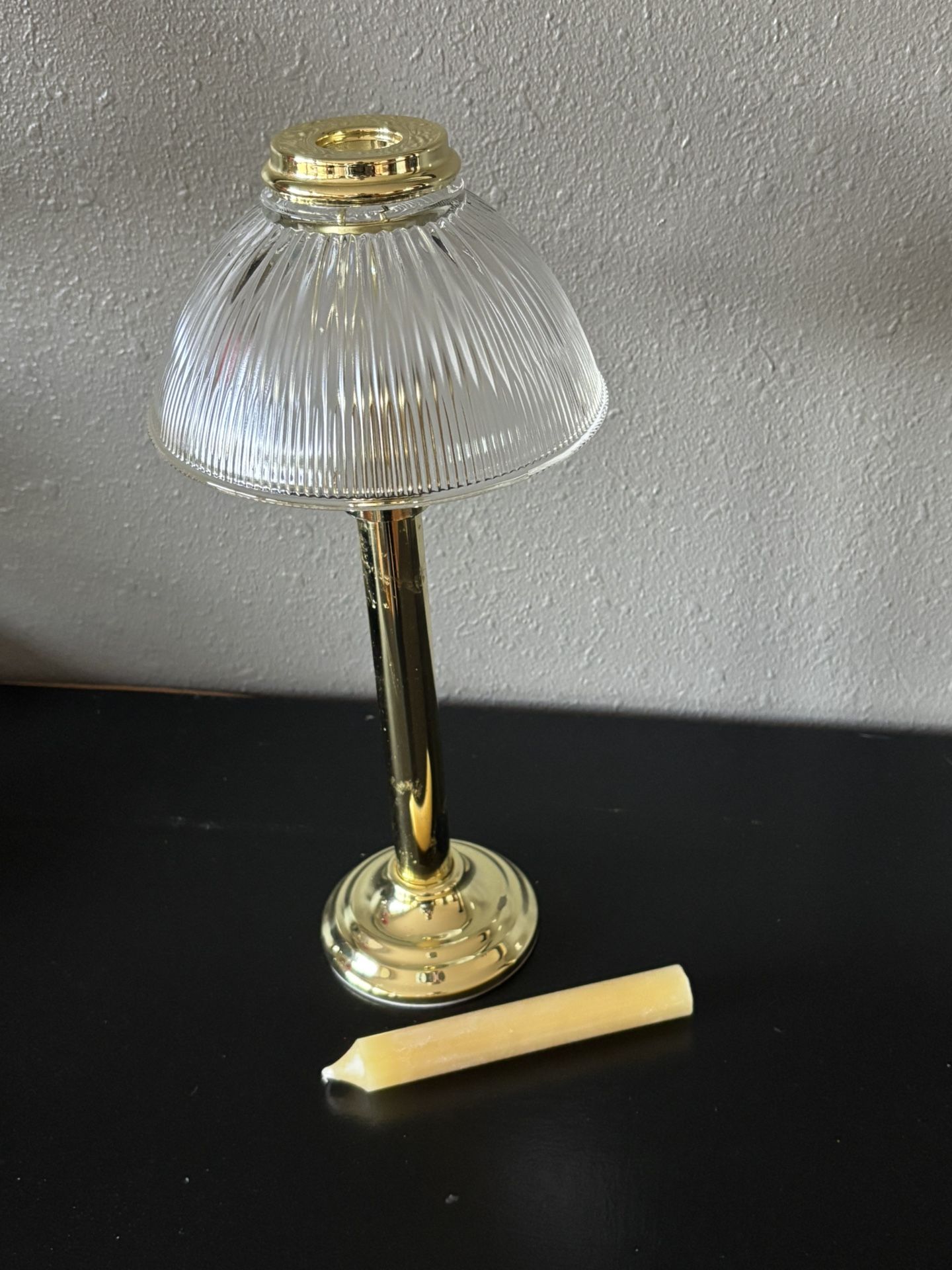 Partylite gas light candle lamp with 1 candle