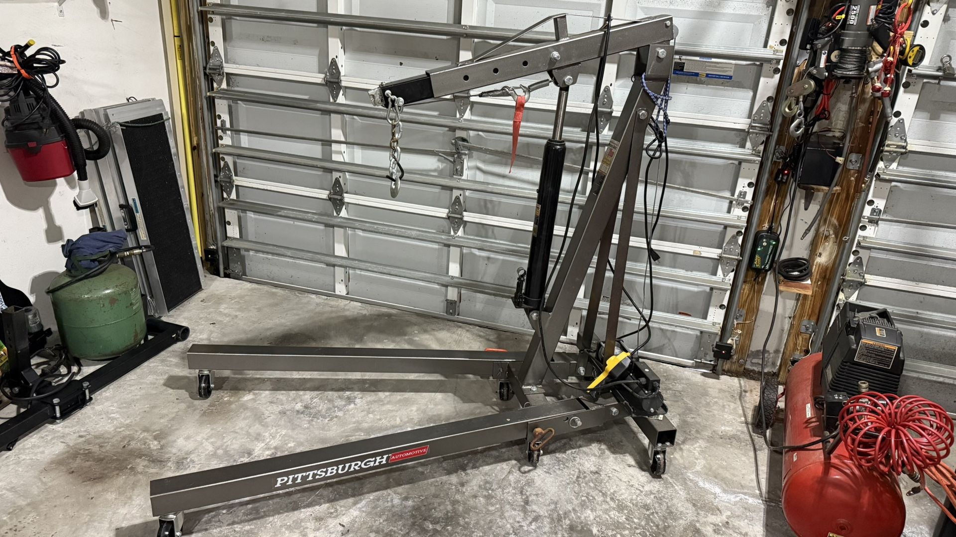 Pittsburgh 1 Ton Capacity Foldable Shop Crane