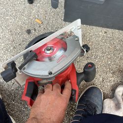 Milwaukee M18 18V Lithium-lon Cordless 6-1/2 in. Circular Saw (Tool-Only) 