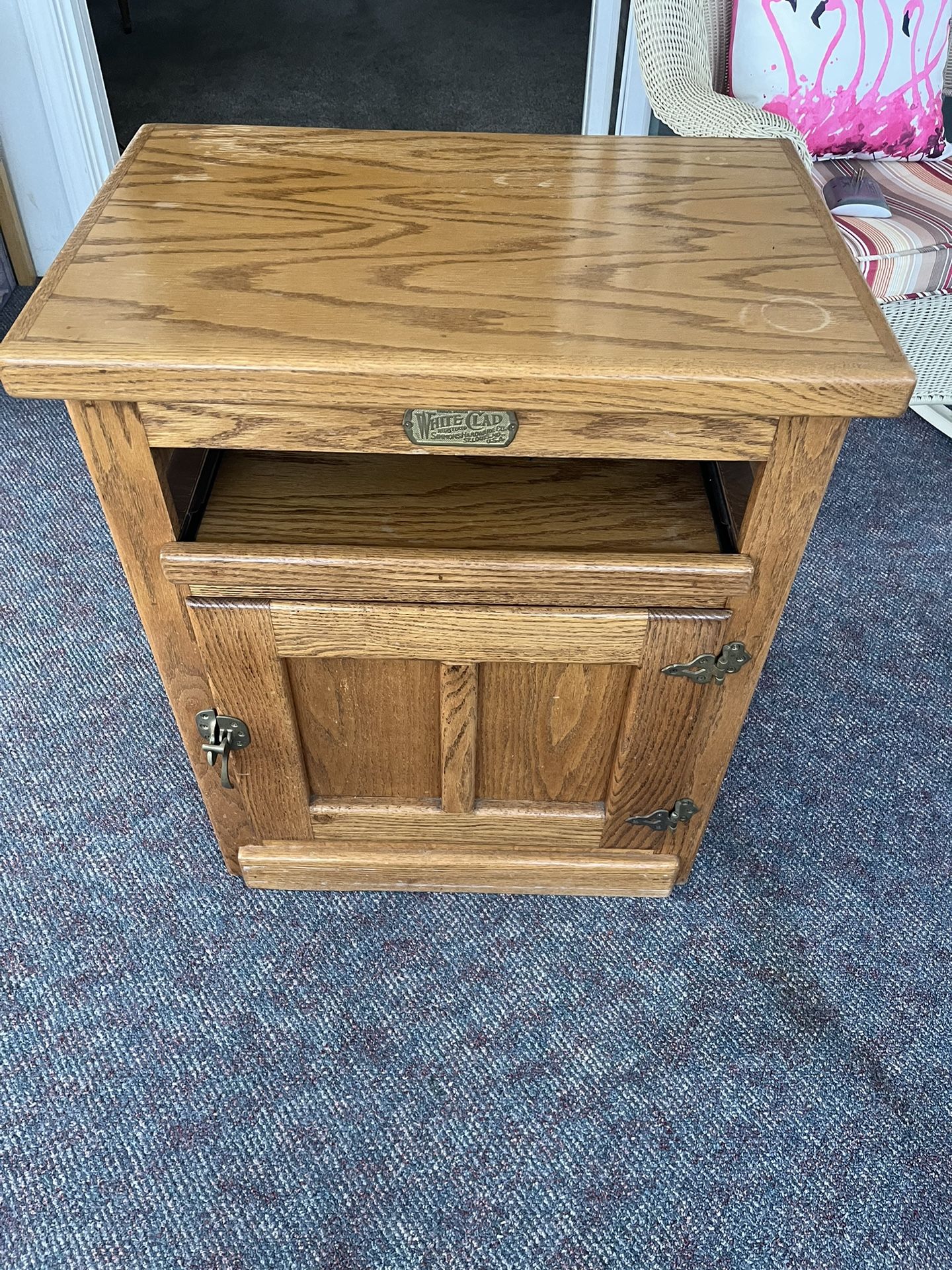 Oak Tv Stand With slide out shelf