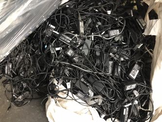 700 Lenovo Thinkpad chargers, 80 dell chargers, 80 hp chargers available @ only $5 per pit. Wholesale buyers may have discounts depend on what quanti