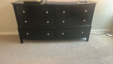 6 Drawer Dresser and 2 Night Stands