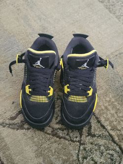 Jordan 4 yellow thunder size 3.5