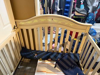 Baby crip/toddle bed