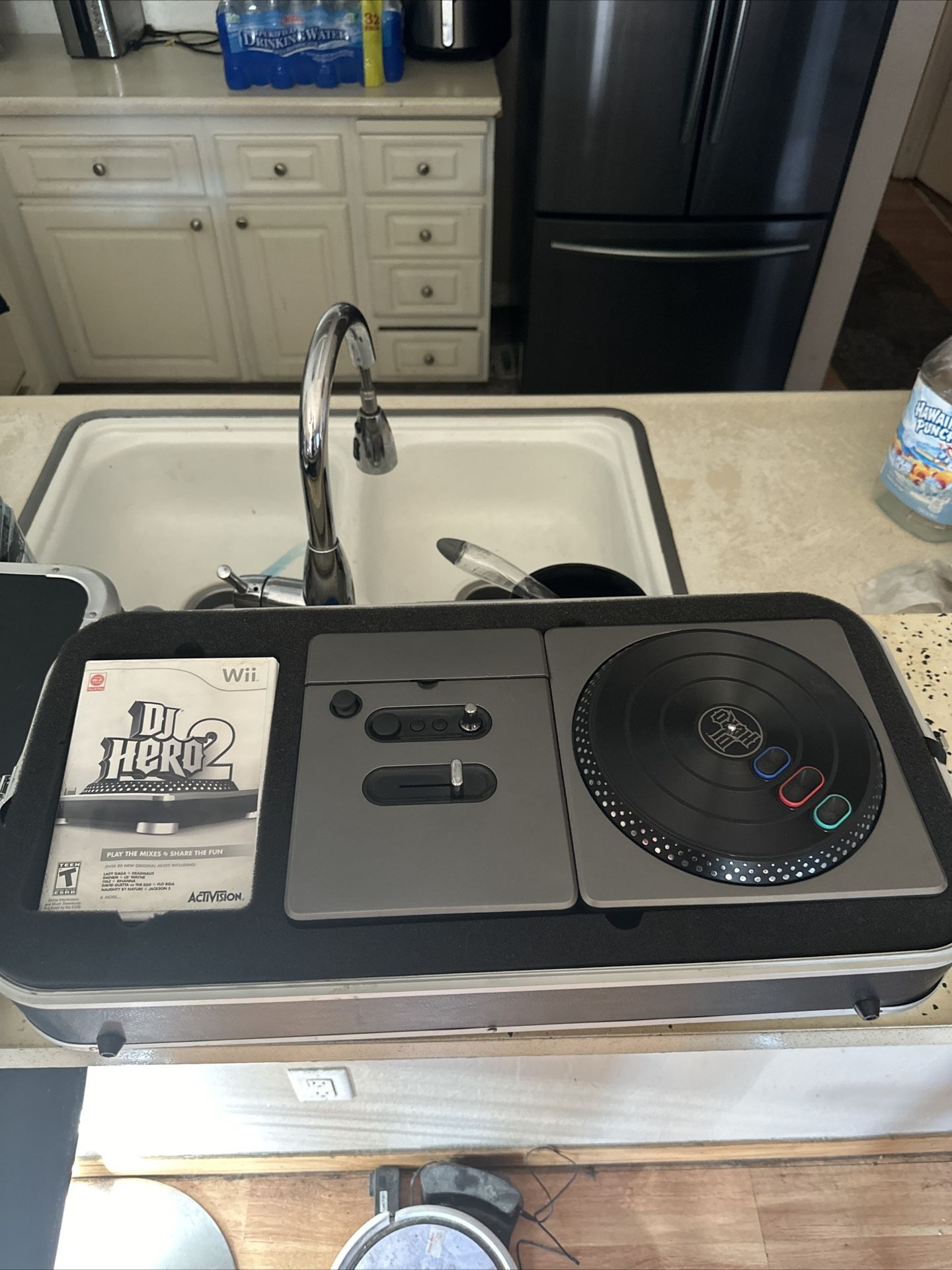 DJ Hero Renegade Edition Feat Jay-Z & Eminem for Nintendo Wii Game Case + Legs