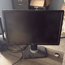 2 Dell Monitor Screens 