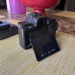 Sony A7ii (mirrorless)/2 extra Batteries 