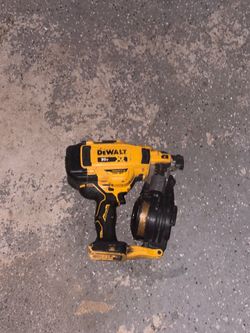 DeWalt 20V MAX 15-Degree Cordless Coil Roofing Nailer