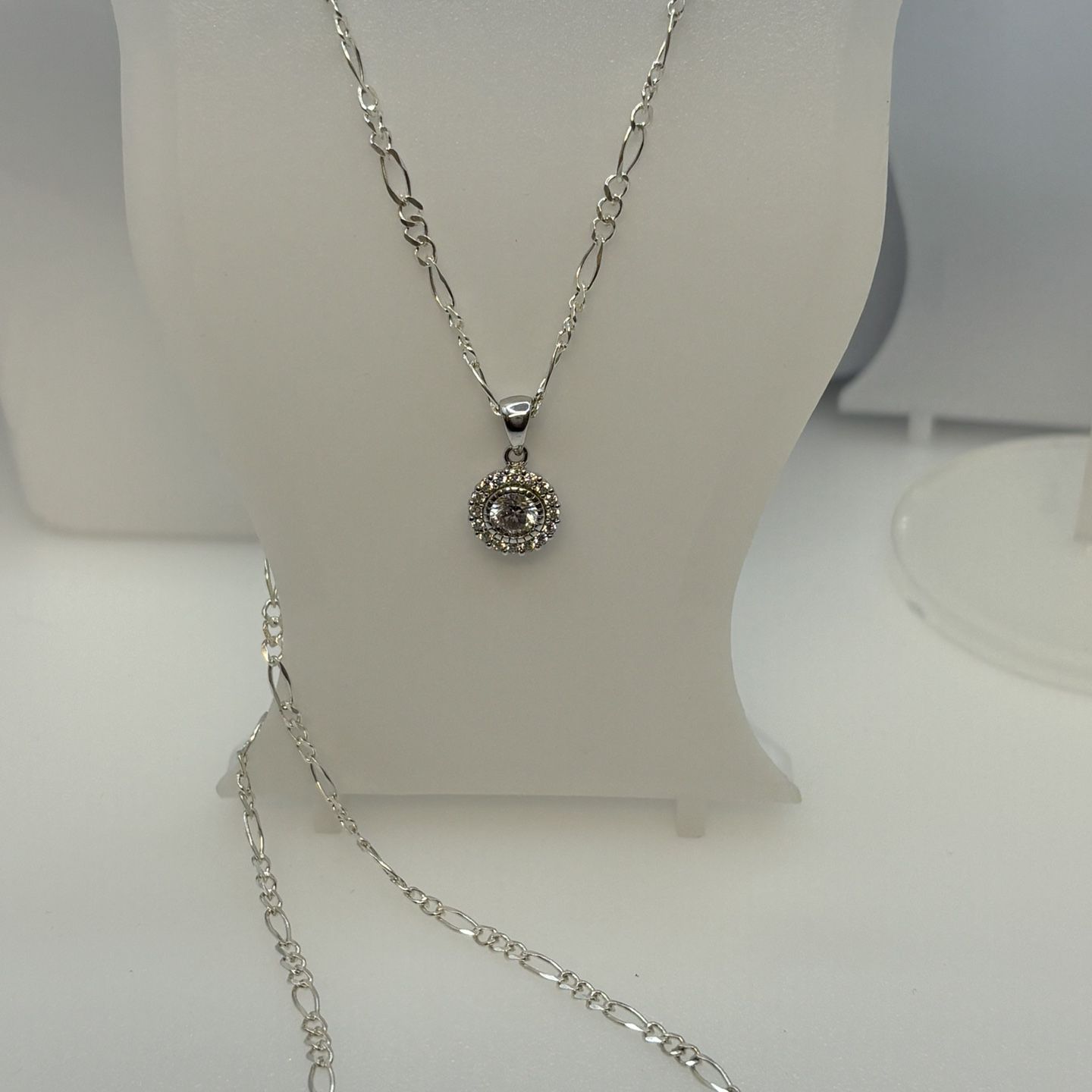 925 Sterling Silver Chain And Pendant 