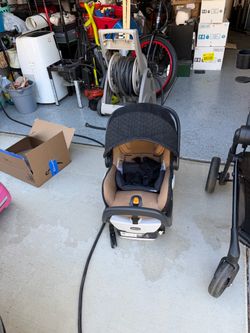Chicco Infant Car Seat with Base