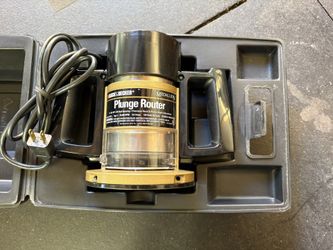Black & Decker Plunge Router