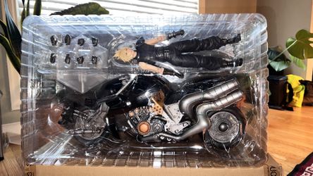 PlayArts Final Fantasy VII Remake Cloud Daytona