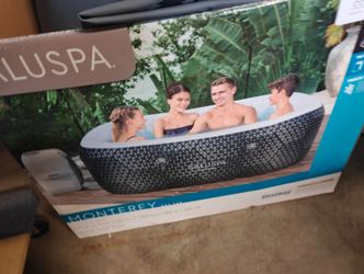 Saluspa Monterey 4-6 person jacuzzi hot tub
