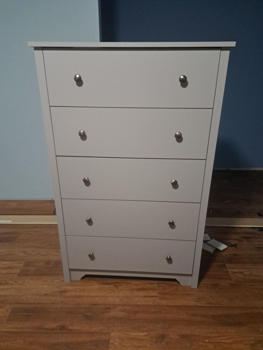 5 Drawer Dresser for Sale in Las Vegas, NV OfferUp