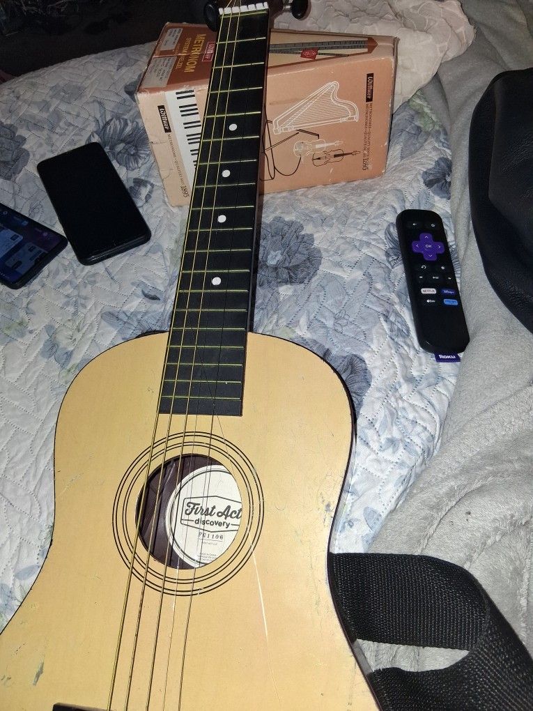 FIRST ACT DISCOVERY GUITAR