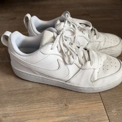 Nike Youth Sneakers Size 7, Great Condition