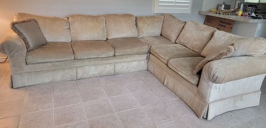 Large cozy Drexel Herritage Sectional