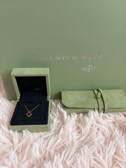 Van cleef sweet albraham pendant necklace