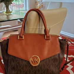 Mk designer handbag in new excellent condition