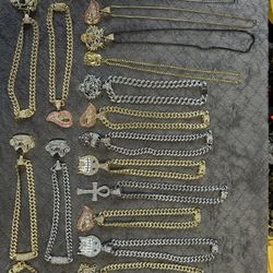 Mens new without tags blinged out grill and lips neckless. With blinged out chain. 