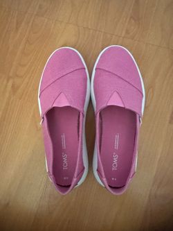 Tom’s Slip In Sneakers medium pink size 6