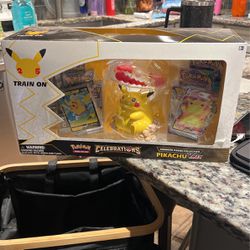 Pokémon Celebrations Premium Figure Collection 