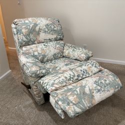 Recliner Living Room Comfort Chair, Like New! Barely Touched. Stylish Abstract Print Fabric.