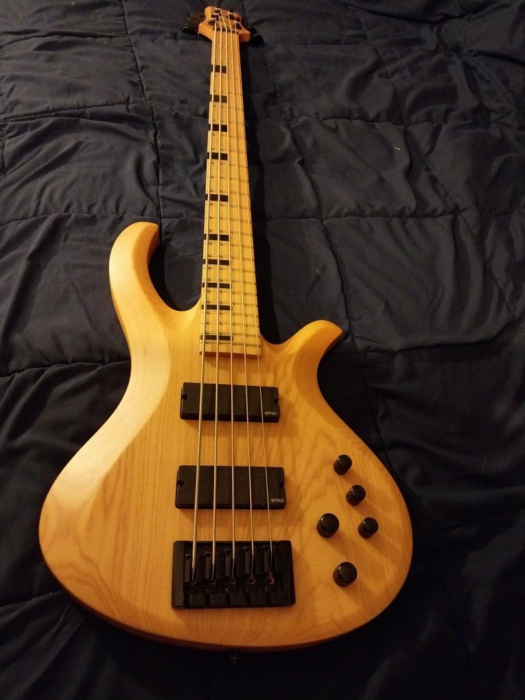Schecter 5string Bass Guitar