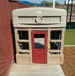 Little tikes 6 in 1 sale towncenter playhouse
