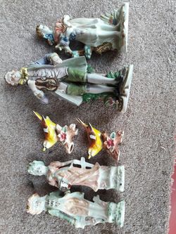 Figurines stamped Japan all for one money all old and good condition