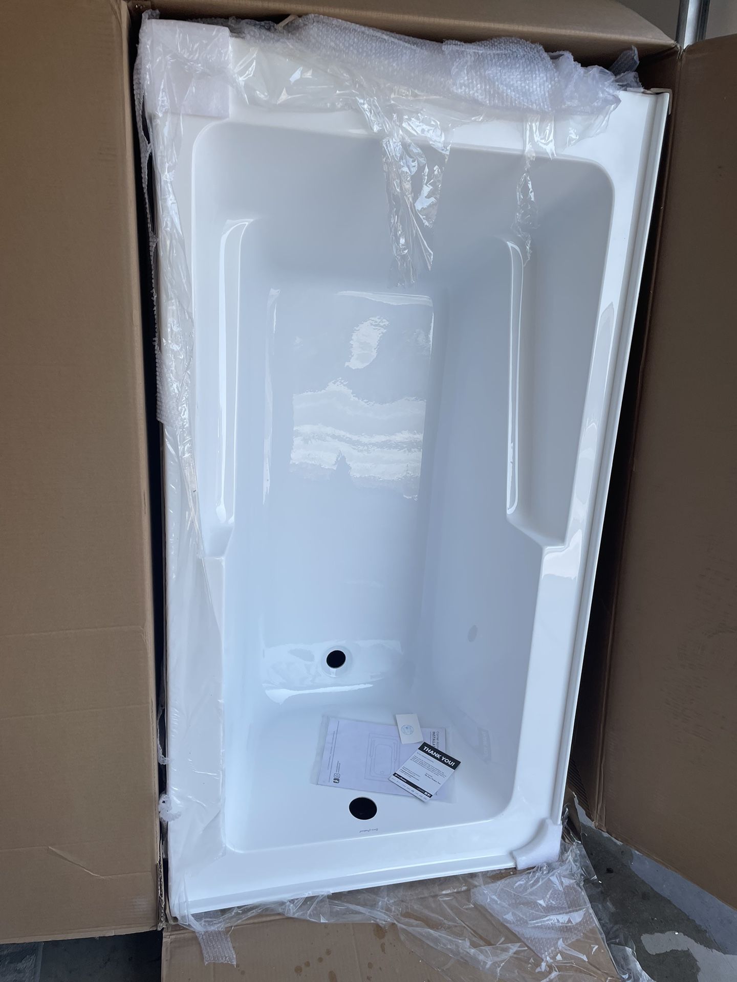 Swiss Madison Claire 60″ X 32″ Left-Hand Drain Drain Alcove Tub With Corner Apron