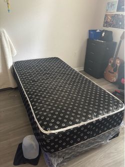 twin bed with bottom base