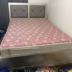Queen Mattress Set And Mirror 
