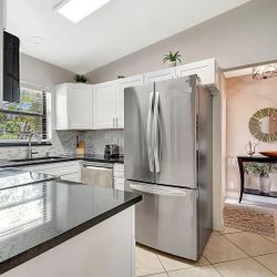 4-Piece Matching LG Kitchen Appliance Set (Stainless Steel)